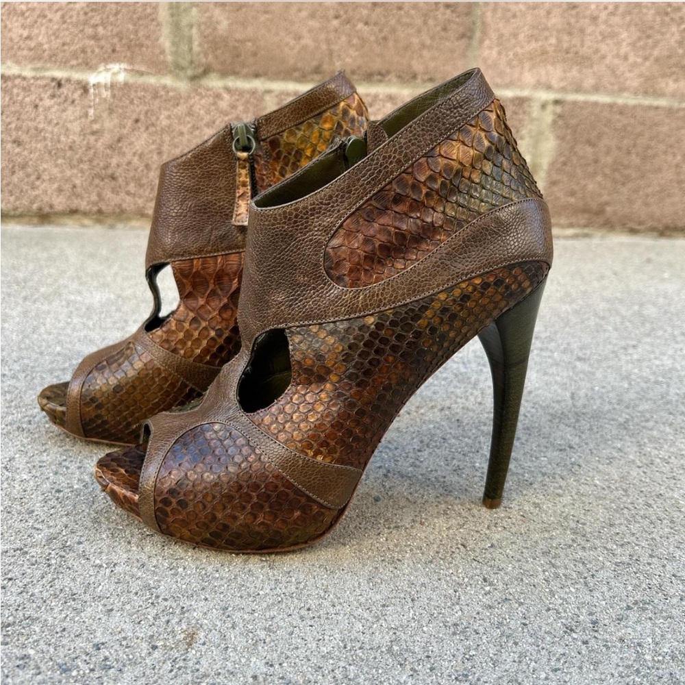 ALEXANDER MCQUEEN STILETTOS